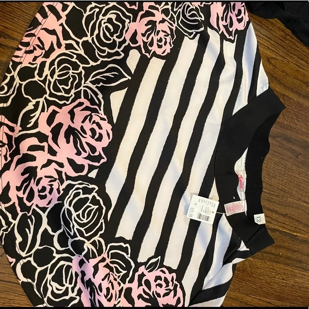 Justice NWT black white and pink skort size 12